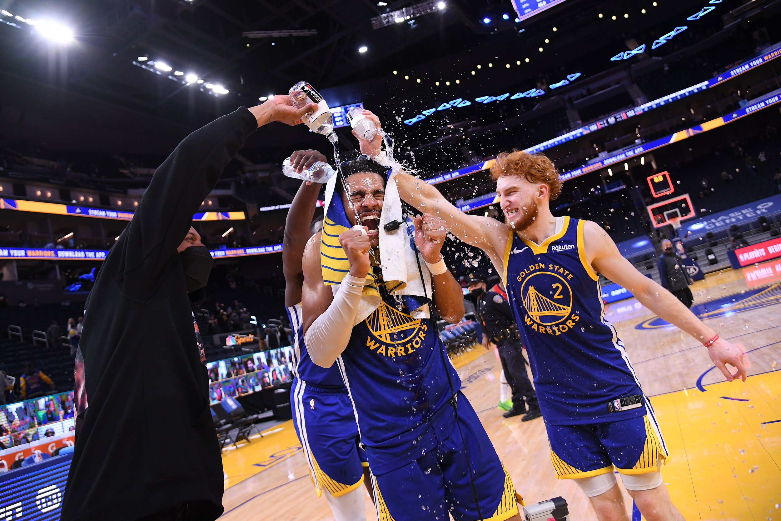 山东泰山迎NBA季后赛关键赛,清晨刷新队史纪录,赛场秩序良好,更衣室氛围转暖的简单介绍 山东泰山迎NBA季后赛关键赛,清晨刷新队史纪录,赛场秩序良好,更衣室氛围转暖的简单介绍