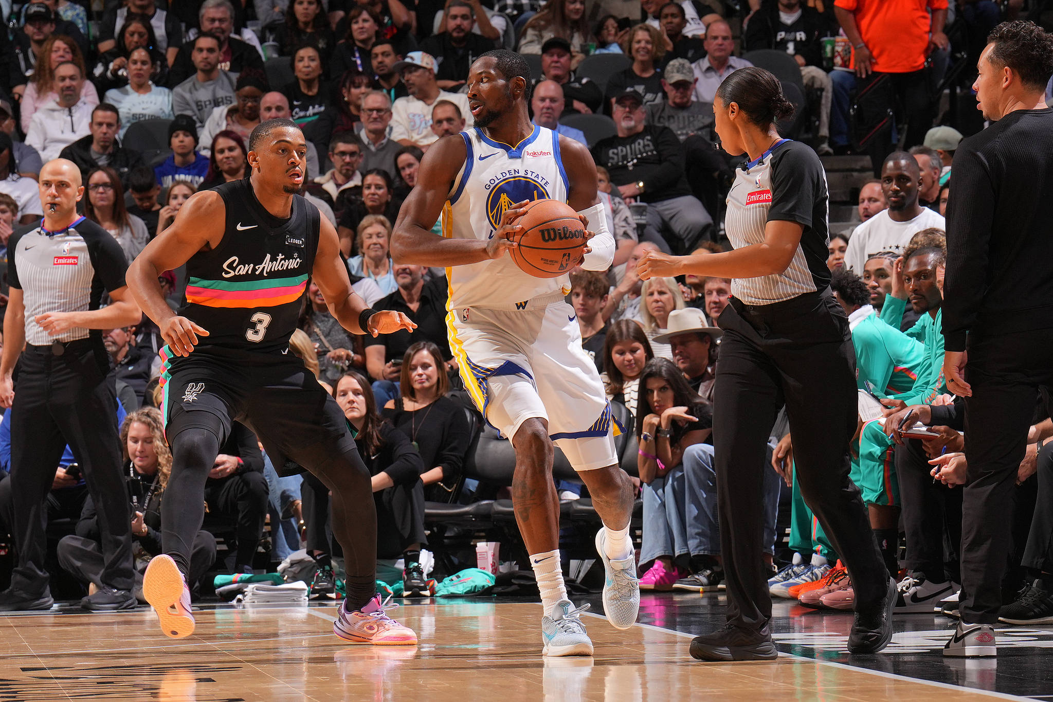 包含里程碑夜广厦男篮再遭质疑，足总杯国际比赛日刷纪录，引发热议，球队文化再被提及的词条