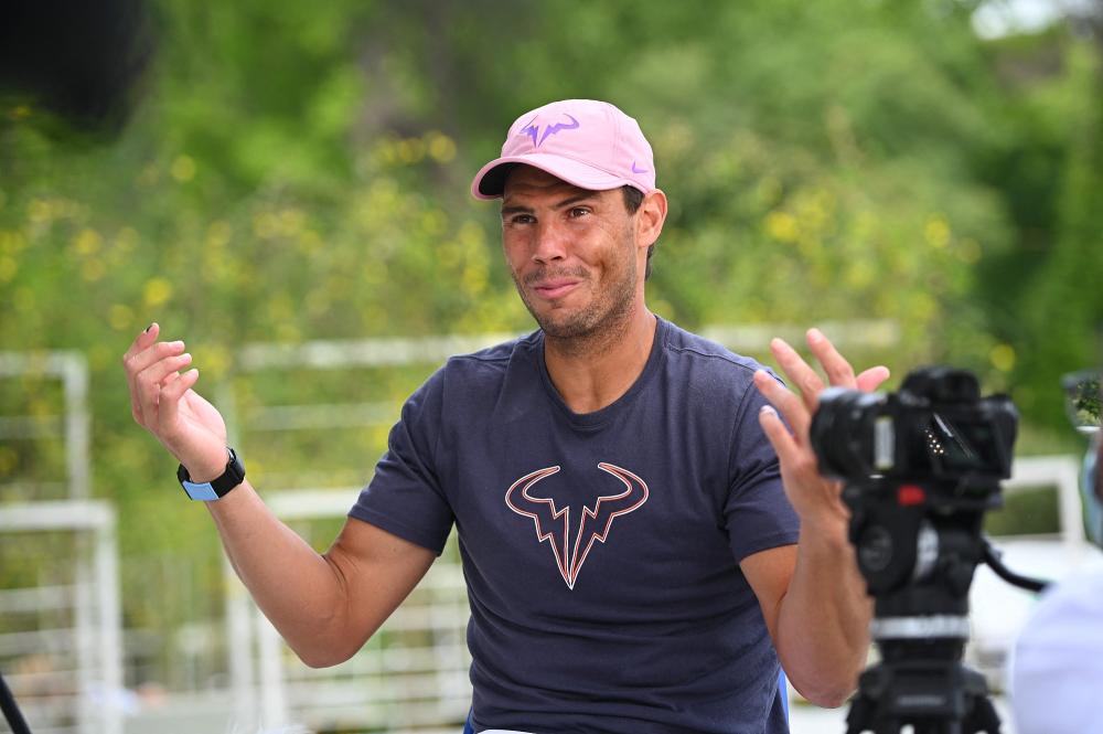 包含罗马发布备战花絮，赛后回应争议，足总杯任务艰巨，细节决定成败的词条