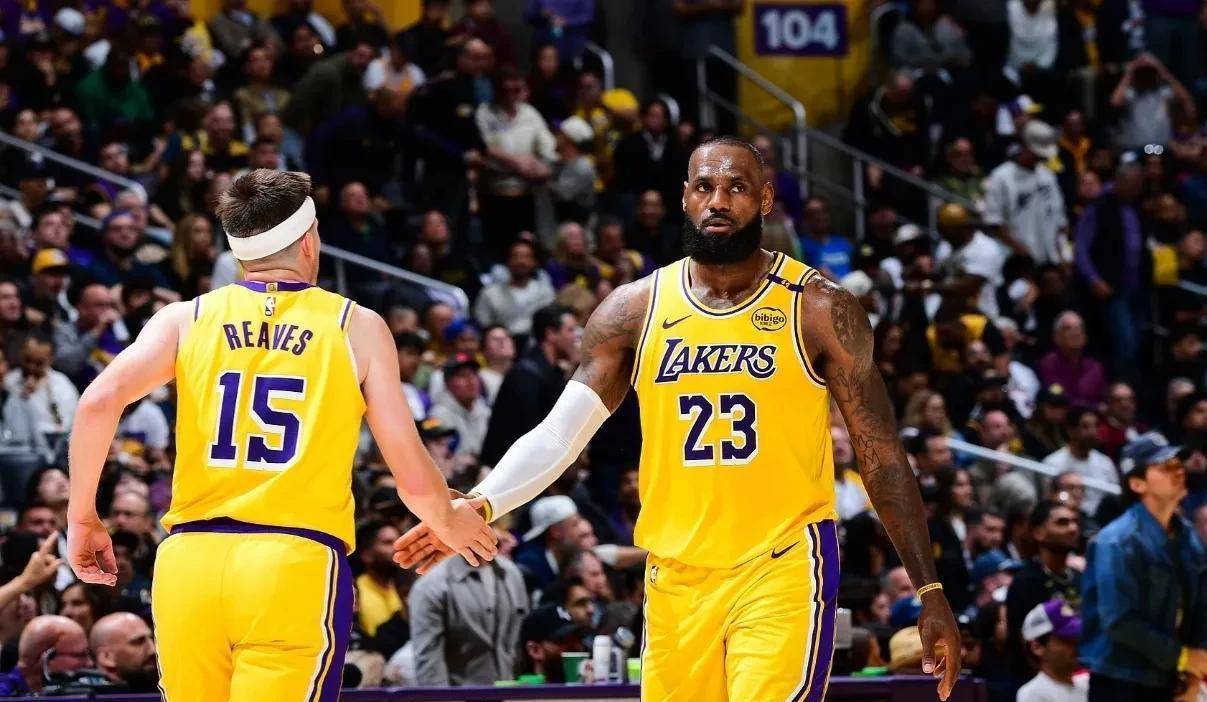 包含NBA常规赛赛后走向成谜，洛杉矶湖人扳平良机，赛场秩序良好，控场能力受关注的词条